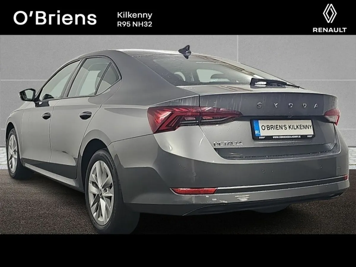Skoda Octavia AMBITION 2.0 TDI 115 BHP 4DR *1 OWNE - Image 3