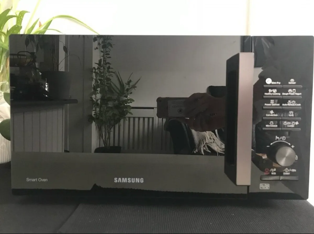 SAMSUNG Slim Fry Convection Microwave Oven 28L - Image 1