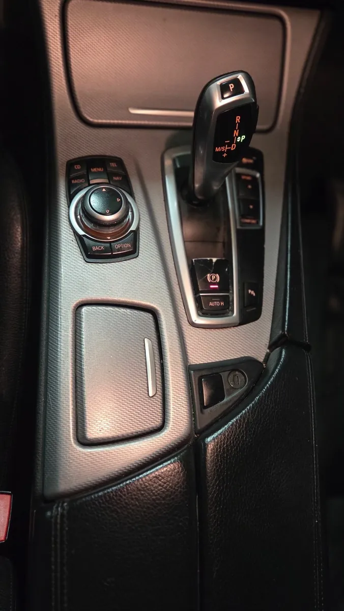 BMW 5-Series 2012 - Image 2