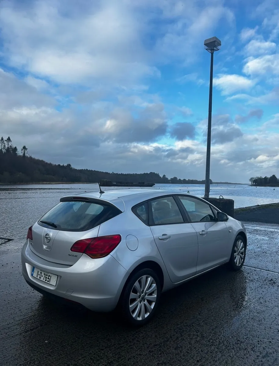 Opel Astra 2011 - Image 3
