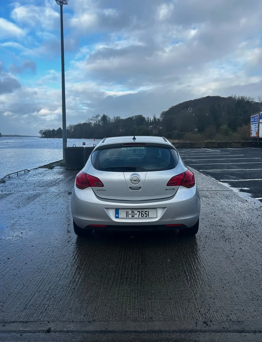 Opel Astra 2011 - Image 4