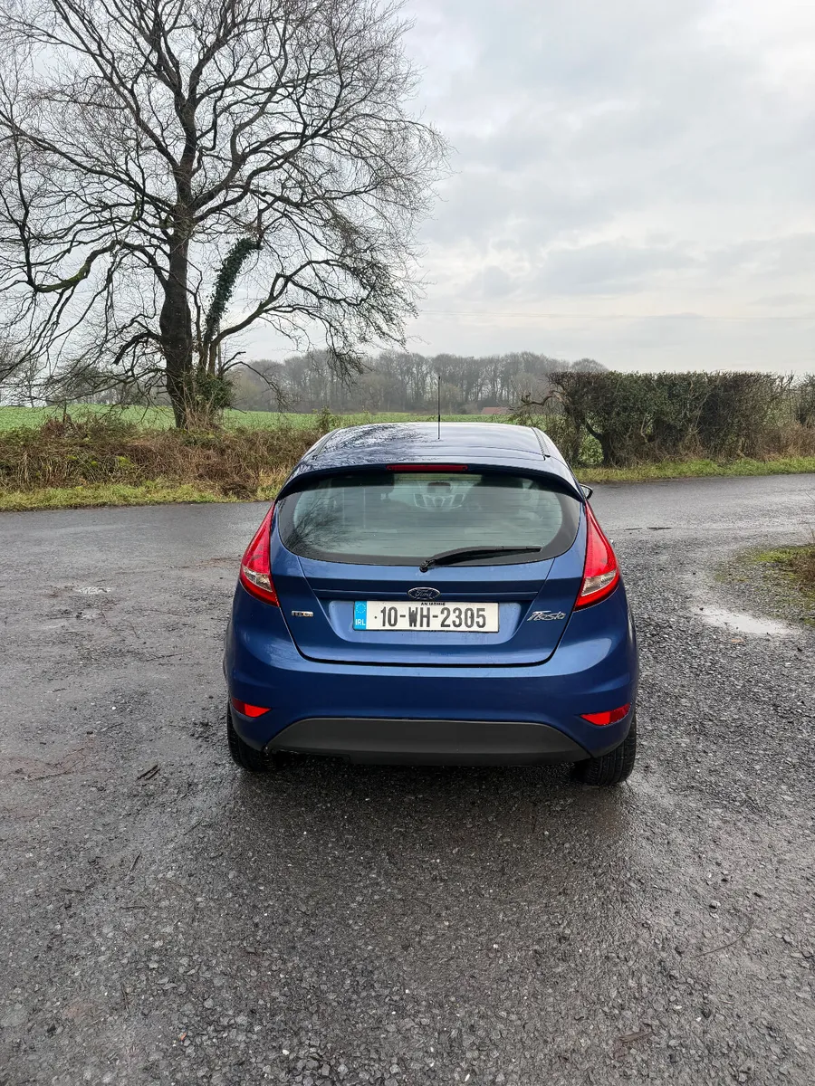 Ford Fiesta 2010 - Image 2