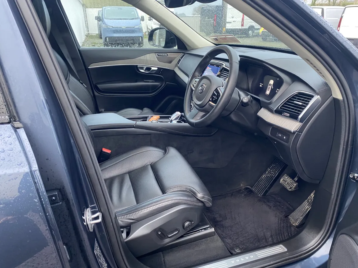 2024 VOLVO XC90 + EDITION T8 PHEV AW PLUS AWD - Image 3