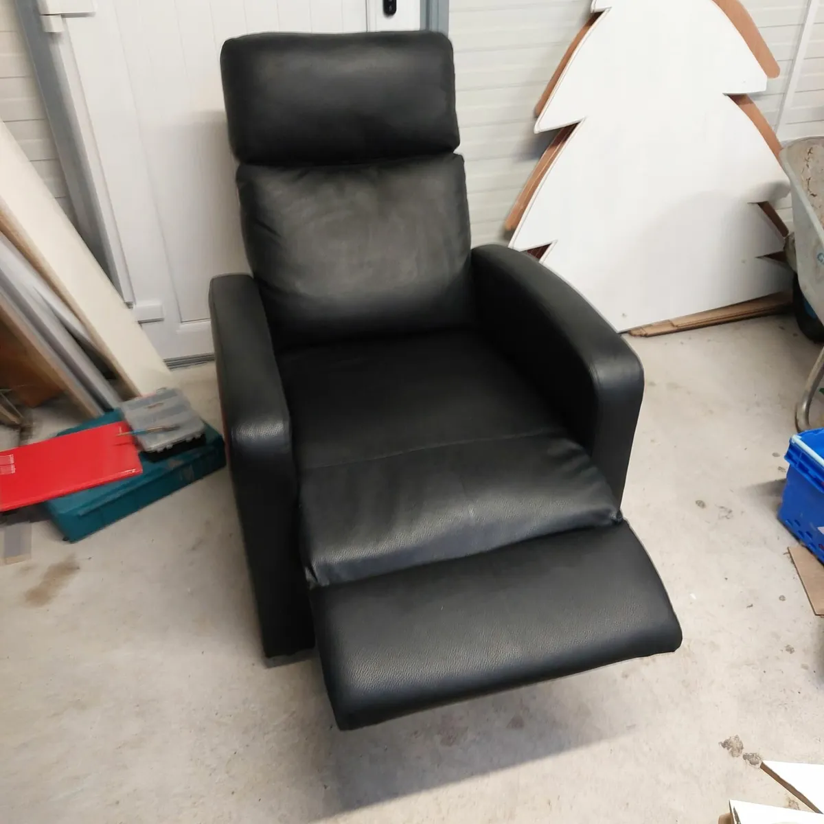 Recliner chair - Image 1