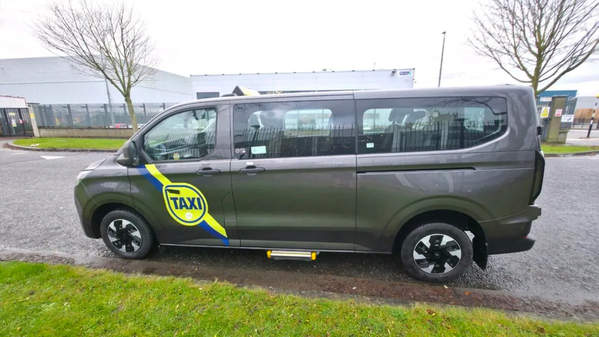 Ford Kombi 9 seater LWB hybrid taxi ready - Image 3