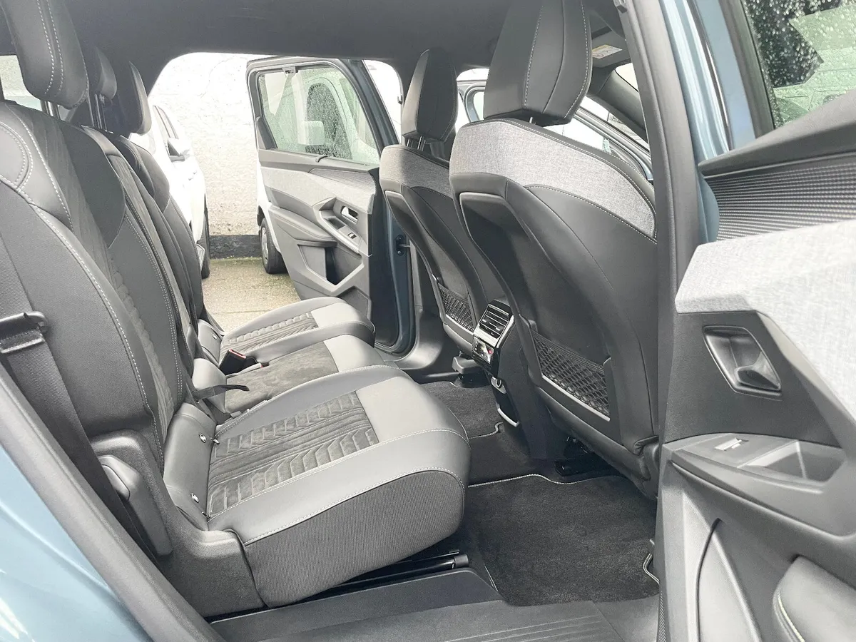 Peugeot E 5008 GT-LINE 73KWH 213BHP AUTO,2025 - Image 3