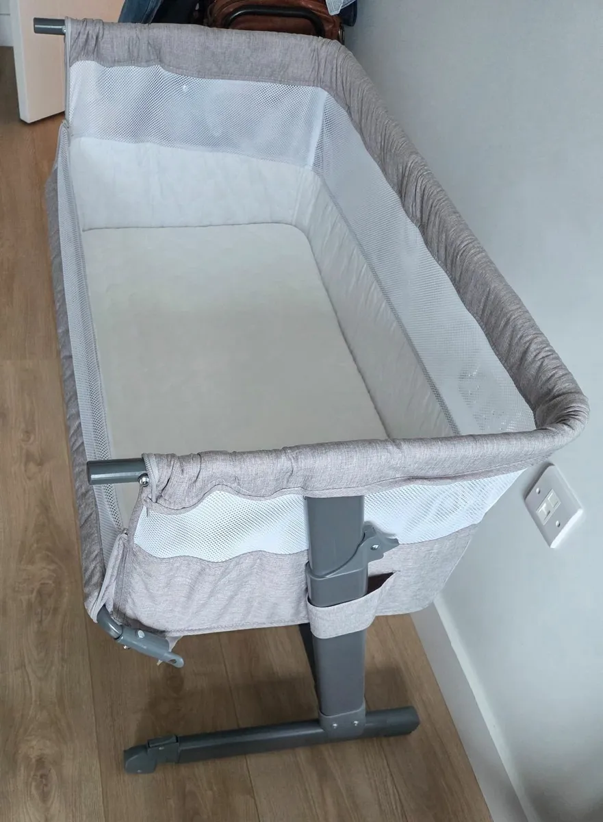 Nested Cozi Sleeper Bedside Crib - Image 2