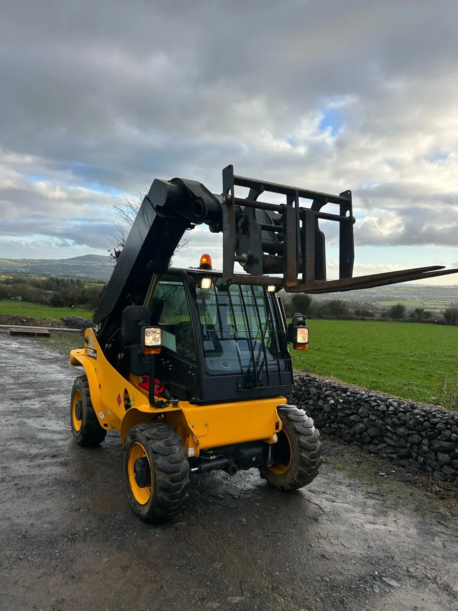JCB 520 40 - Image 1