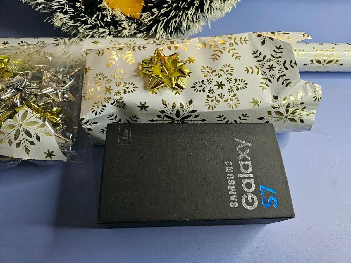 Christmax 🎁 Samsung galaxy S7 32GB Smart Phone Un - Image 1