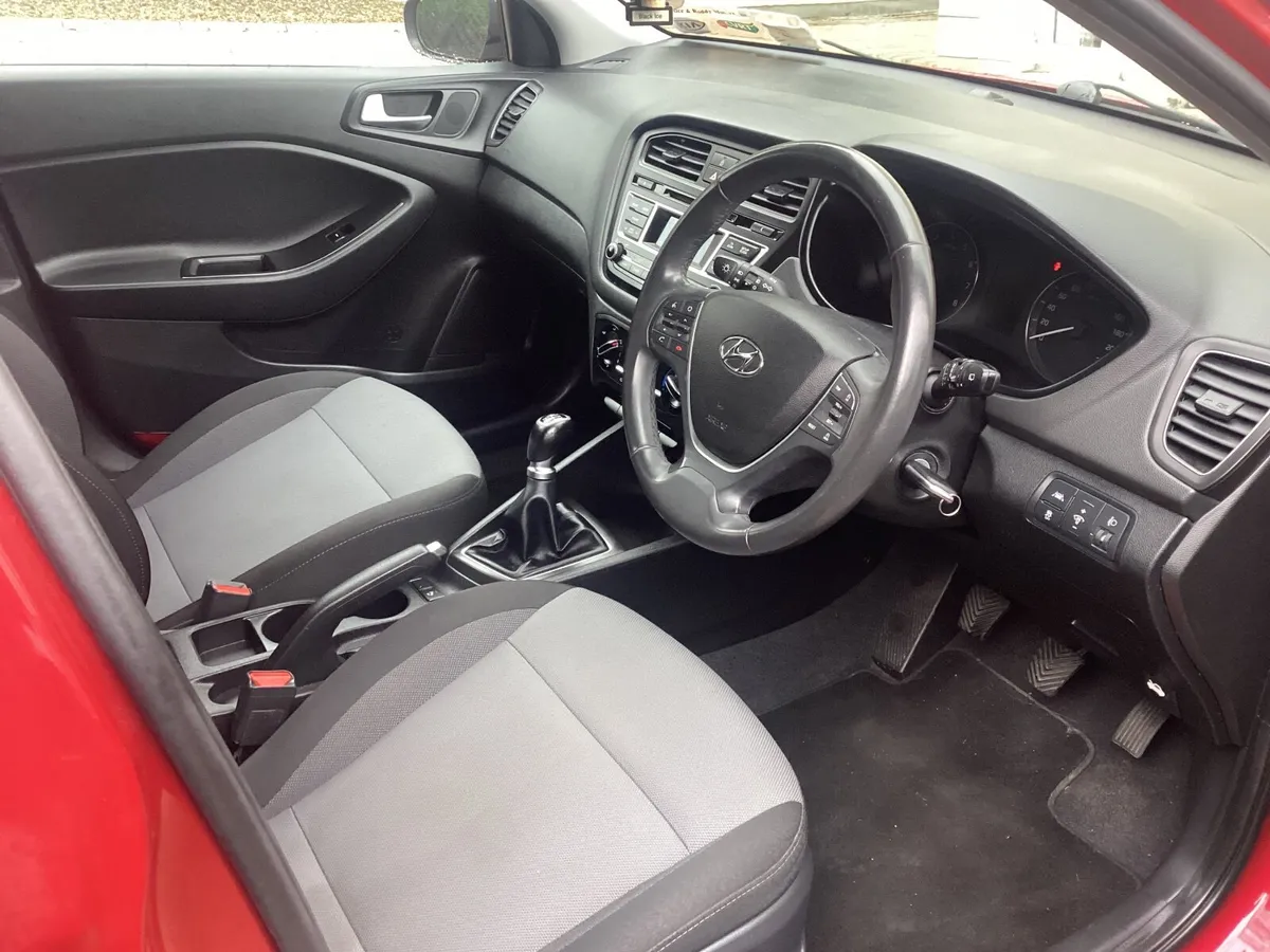 2016 Hyundai i20 1.2 Deluxe - Image 4