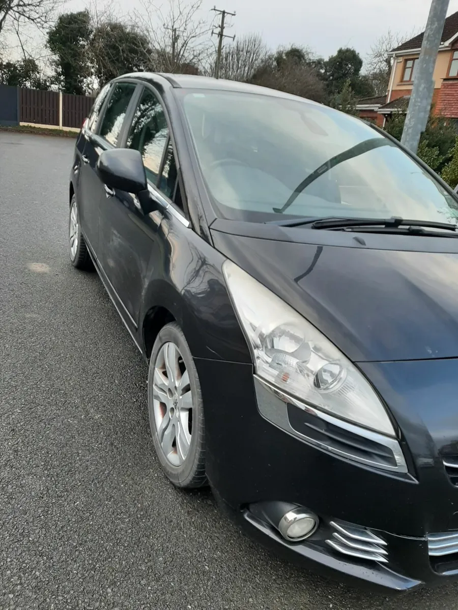 Peugeot 5008 2013 - Image 2