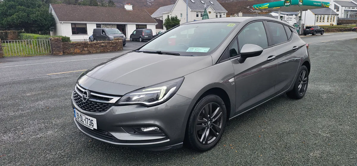 Opel Astra 1.0i Turbo S/S 120 YEAR EDITION 2019 - Image 1