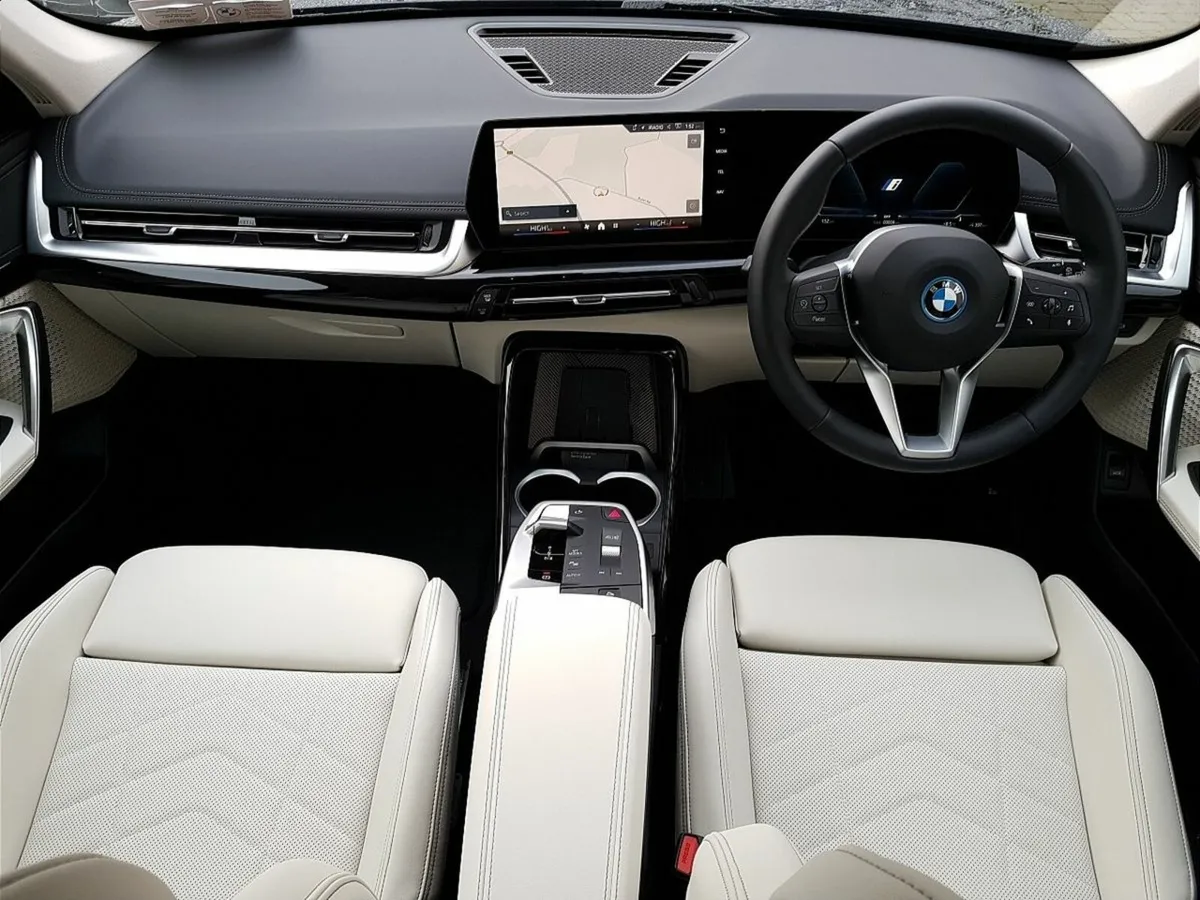 BMW iX1 eDrive20 xLine - Image 4
