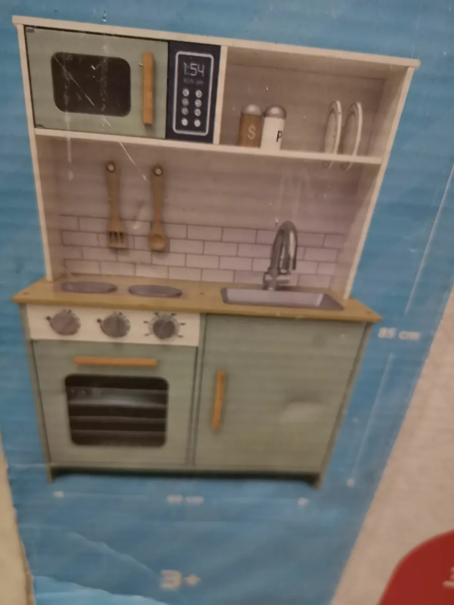 Toy kitchen - Image 2