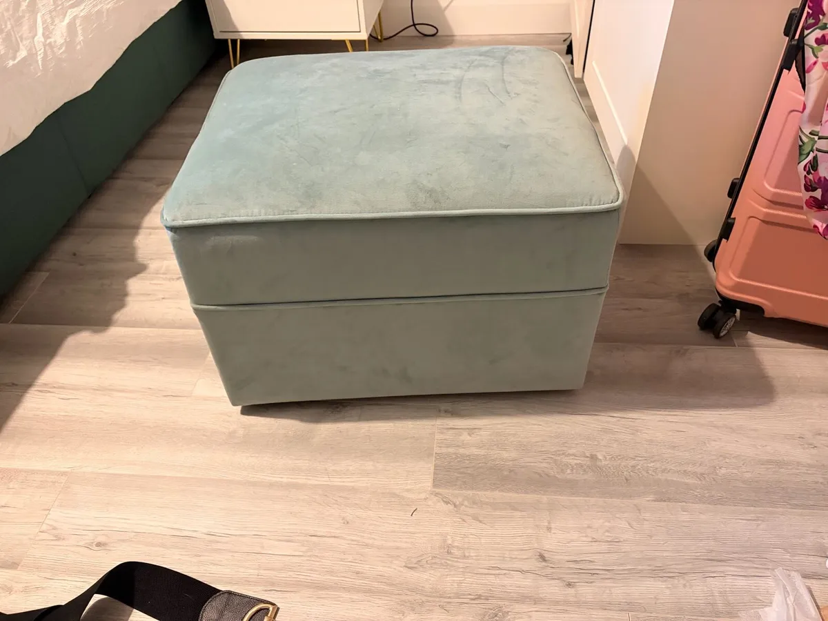 Free Ottoman ( Wayfair) - Image 1