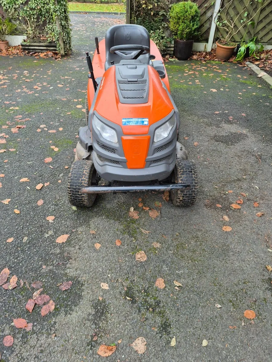 Husqvarna CTH 222T ride on mower - Image 2