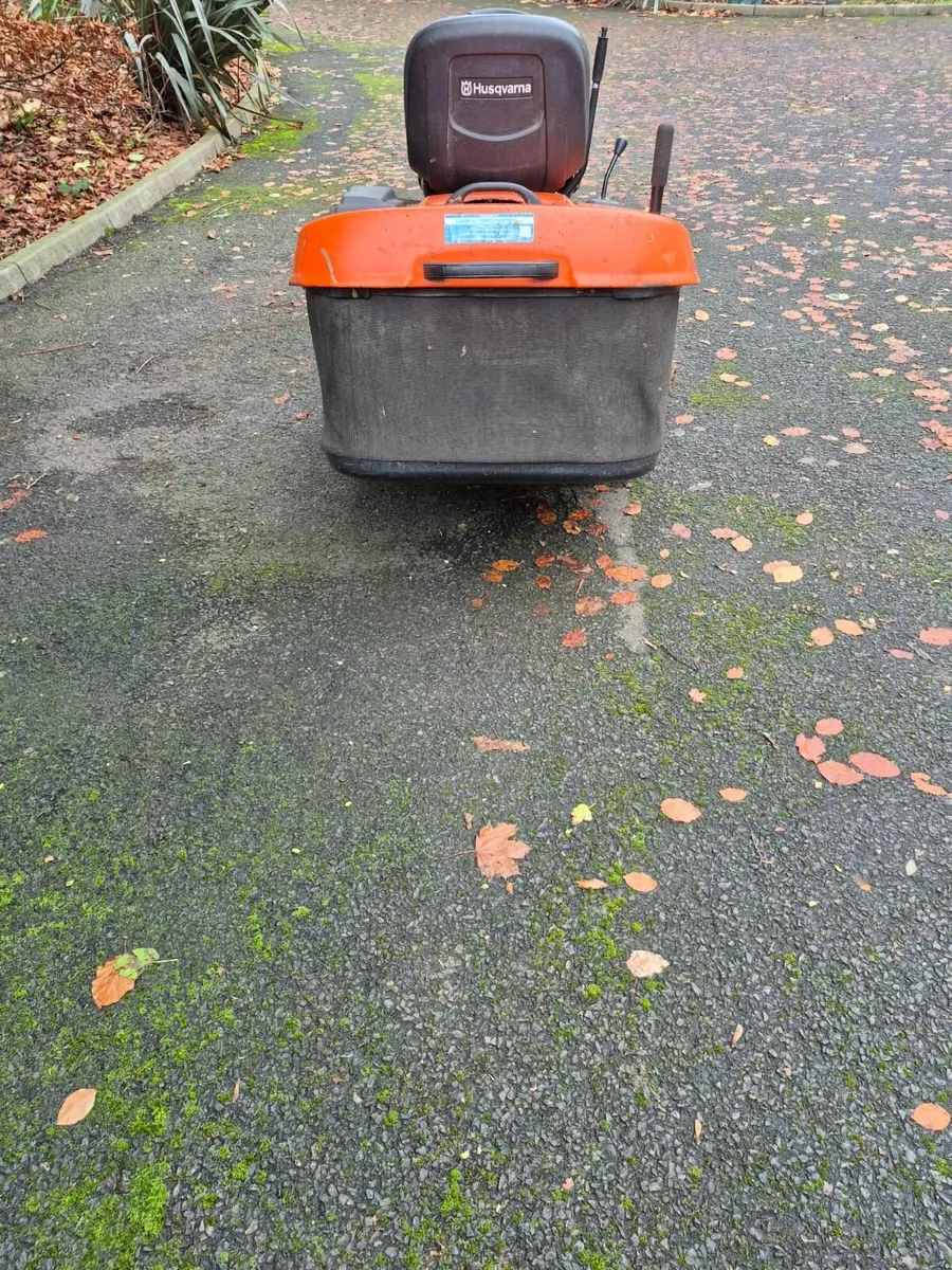 Husqvarna CTH 222T ride on mower - Image 4