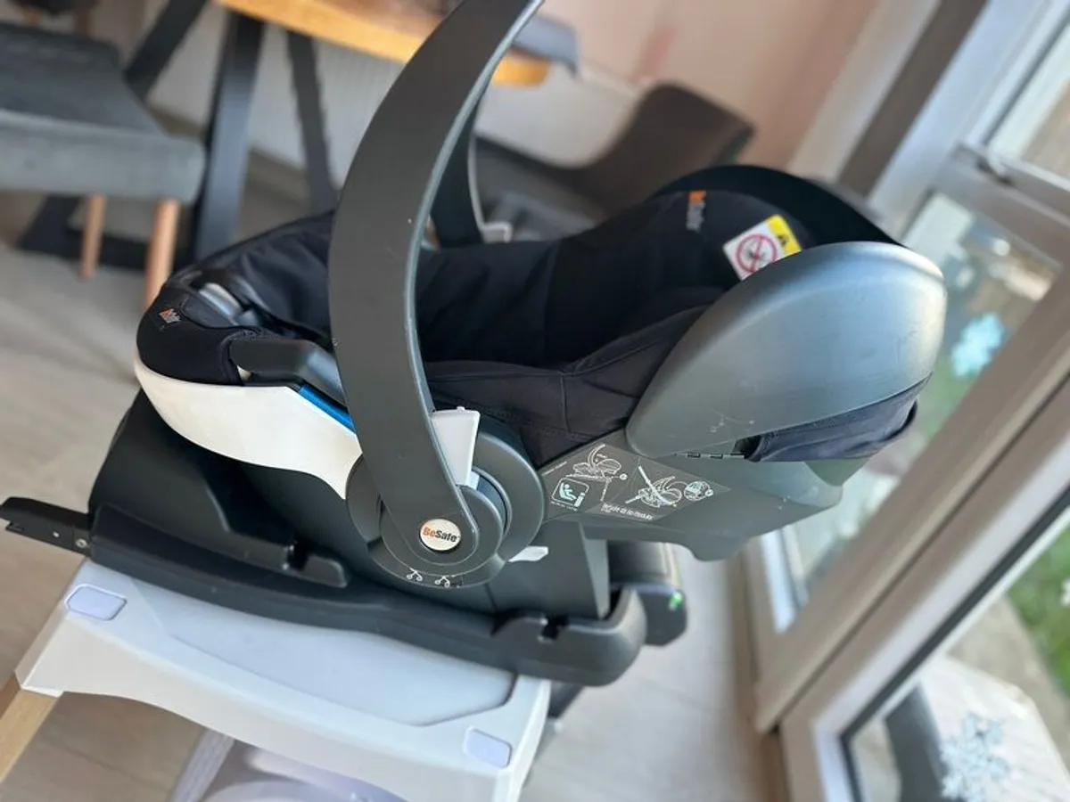 Besafe car seat with Isofix base - Image 1