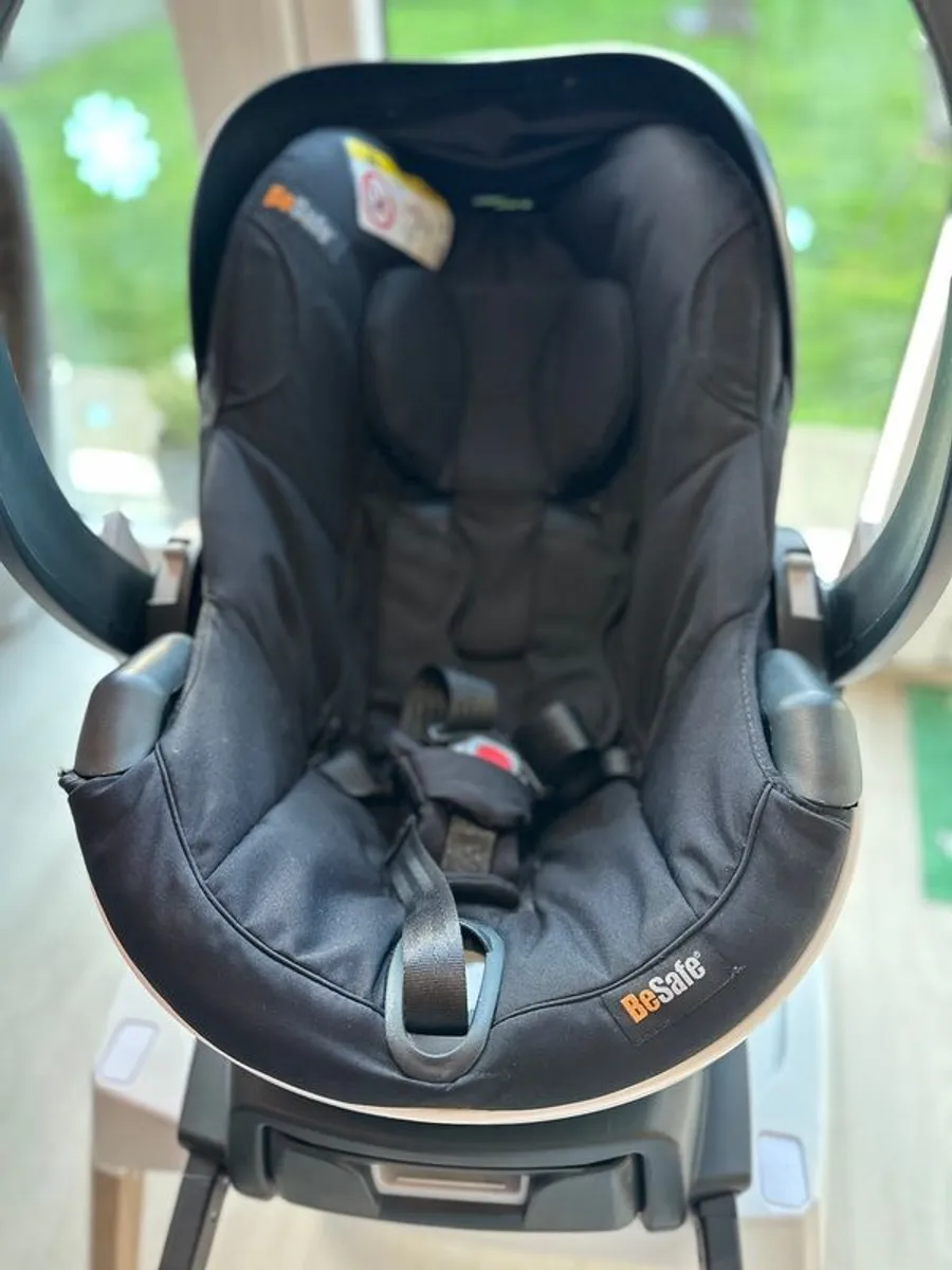 Besafe car seat with Isofix base - Image 4