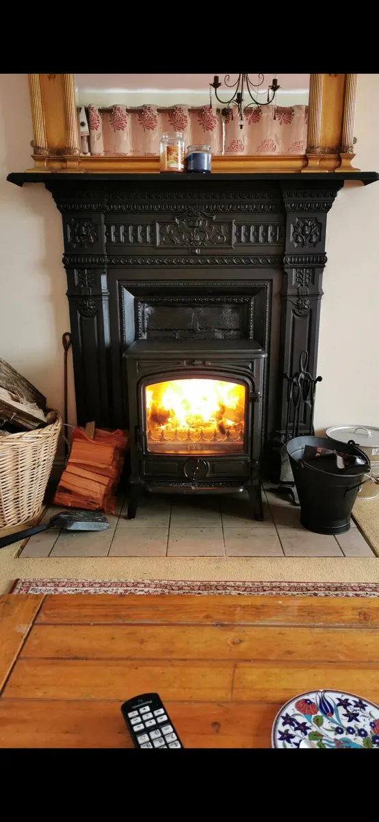 Solid fuel stove - Image 1