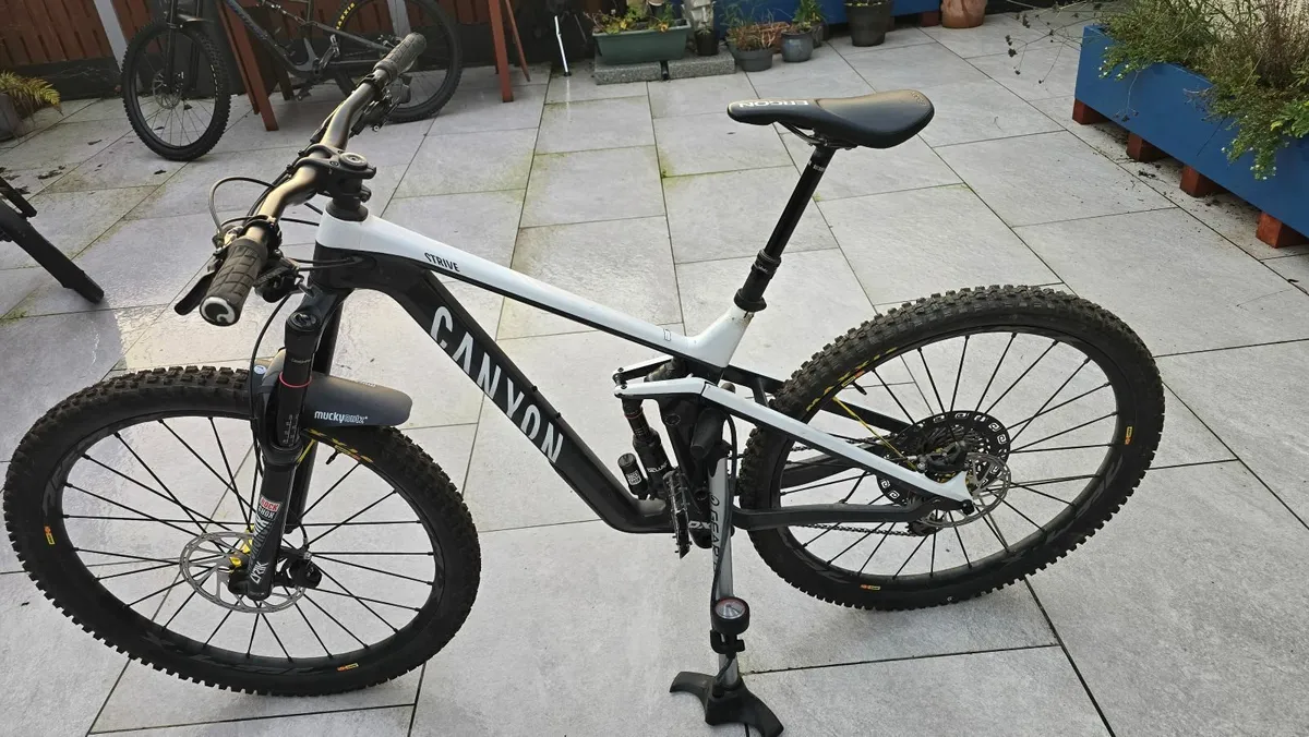 Canyon Strive CFR 9.0 Team Enduro Mountain Bike - Image 3