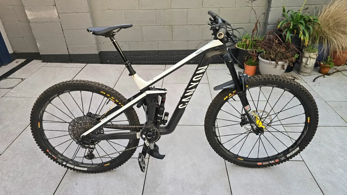 Canyon Strive CFR 9.0 Team Enduro Mountain Bike - Image 1