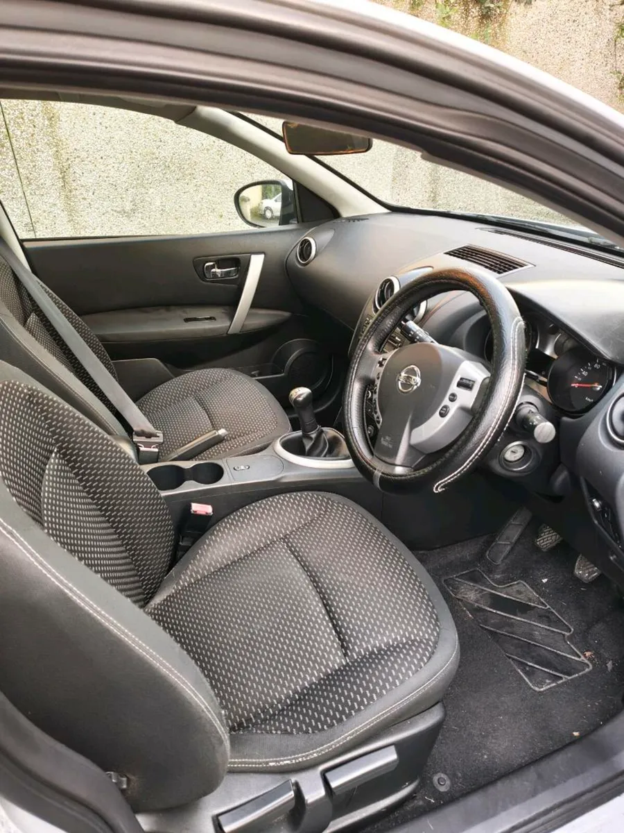 Nissan Qashqai - panoramic roof, 1.6 petrol - Image 2
