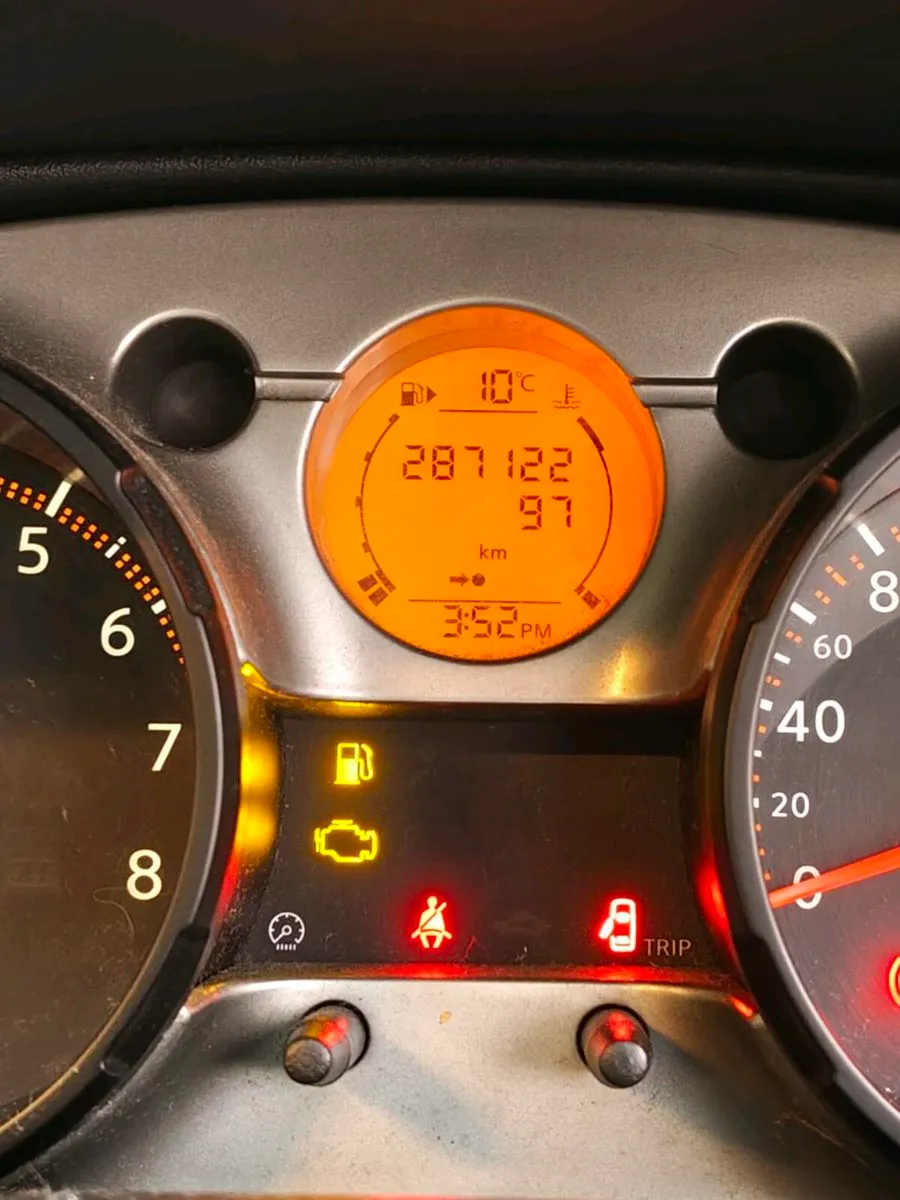 Nissan Qashqai - panoramic roof, 1.6 petrol - Image 3