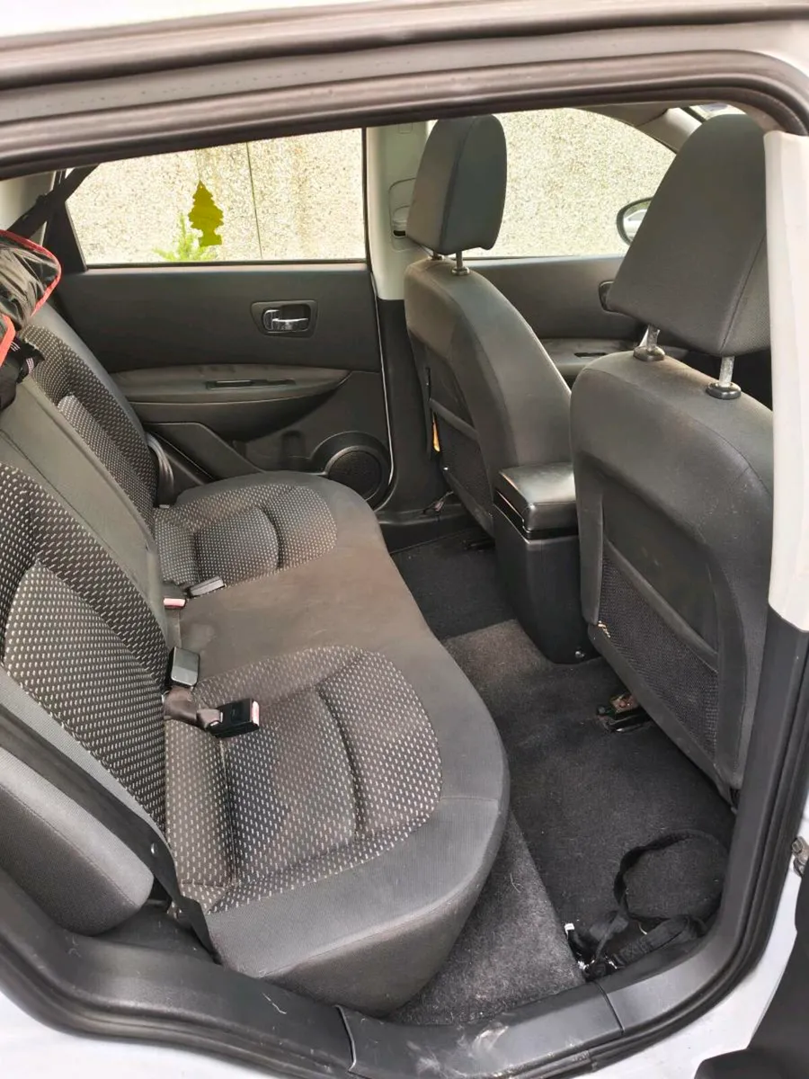 Nissan Qashqai - panoramic roof, 1.6 petrol - Image 4