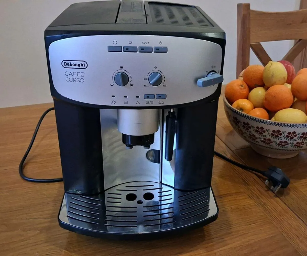 De'Longhi coffee machine - Image 1