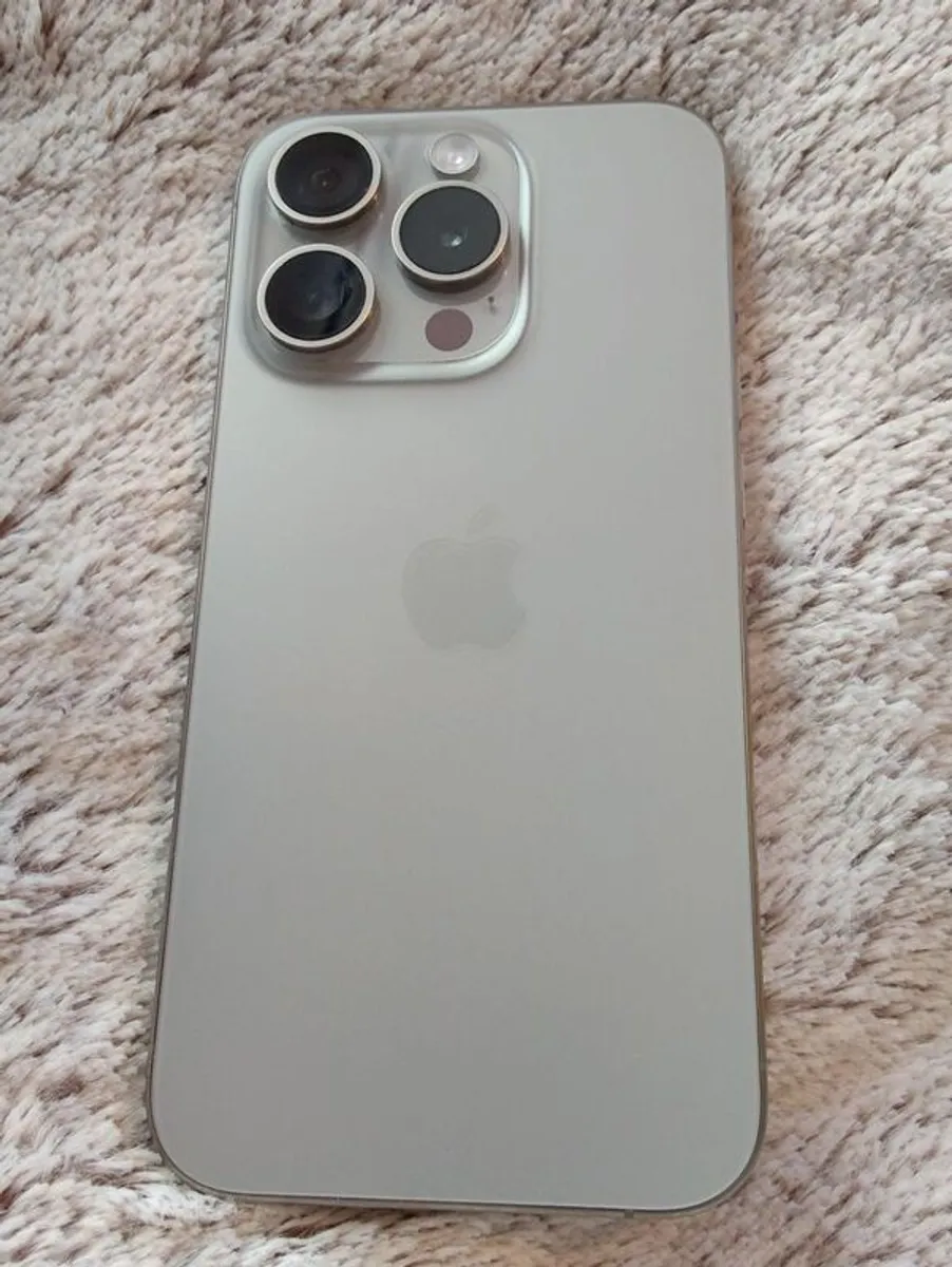 iPhone 15 Pro - Image 2