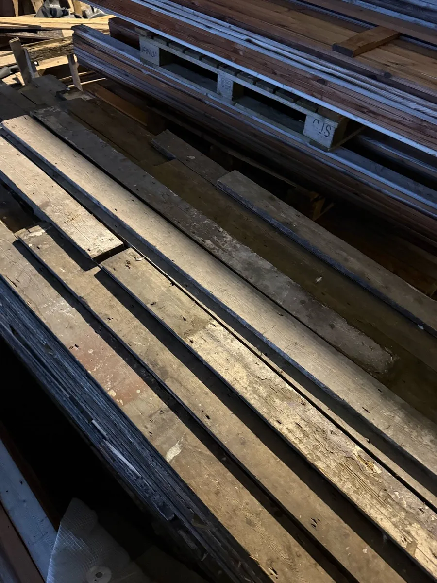 Square edge pine flooring . - Image 3