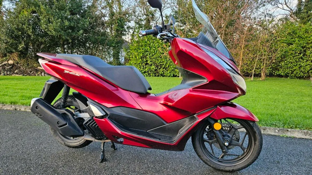 Honda PCX 125 - Image 1