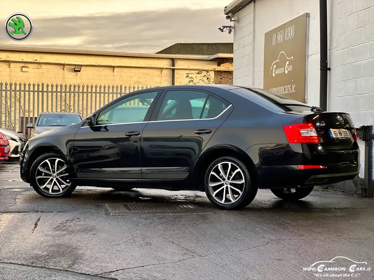 SKODA OCTAVIA STYLE 1.6TDI CARPLAY XENON - Image 4