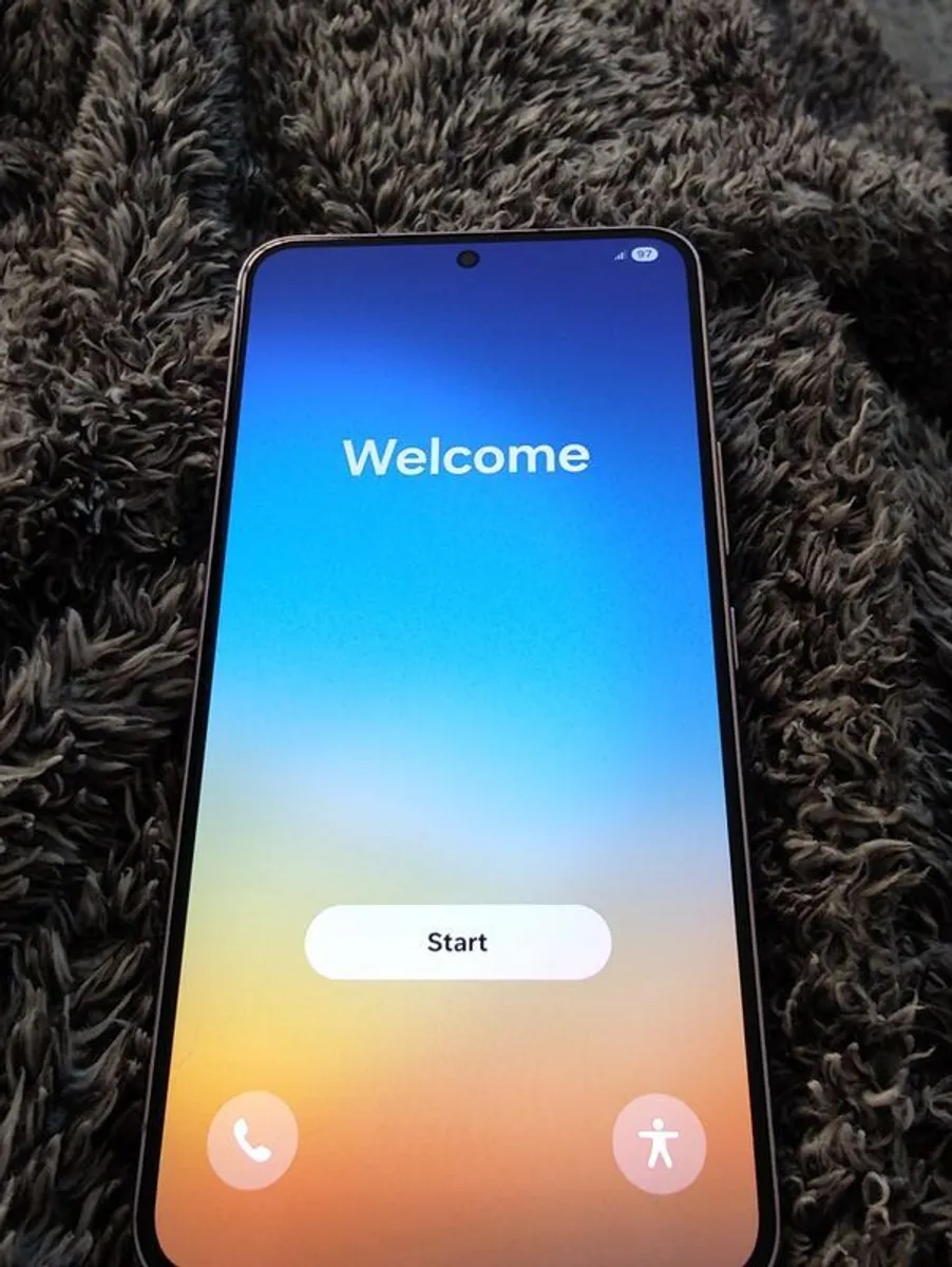 Samsung S22 - Image 1