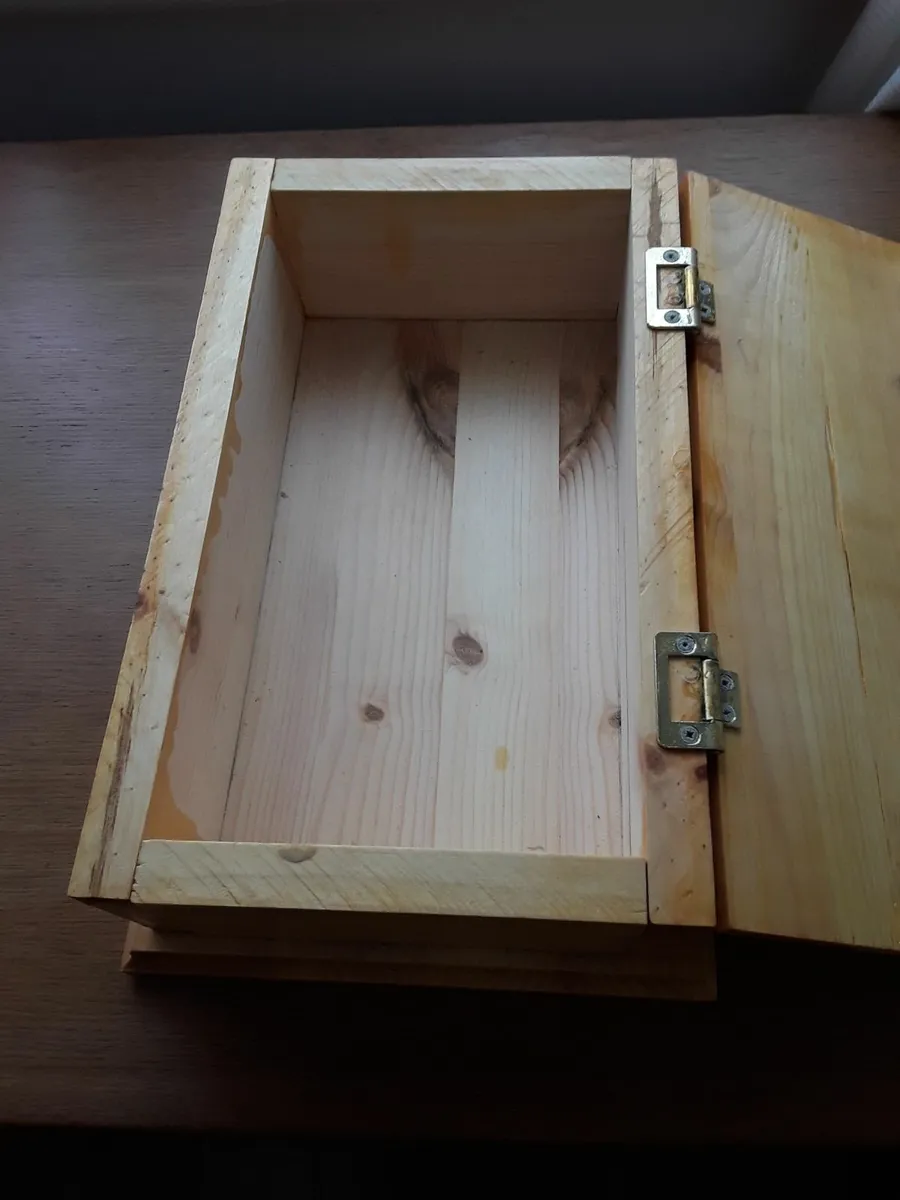 Solid pine wooden jewellery box inscription Sue - Image 2