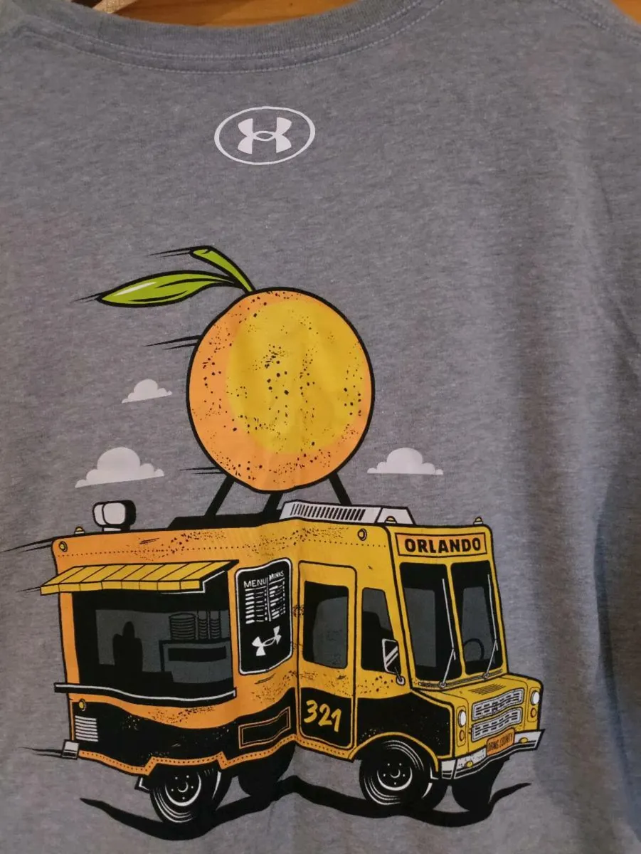 Under Armour T shirt L - Image 2