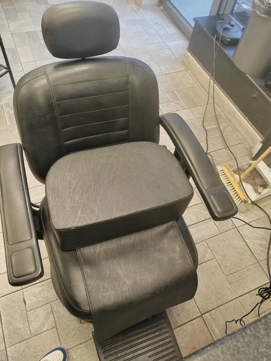 Barbers shop contents - Image 3