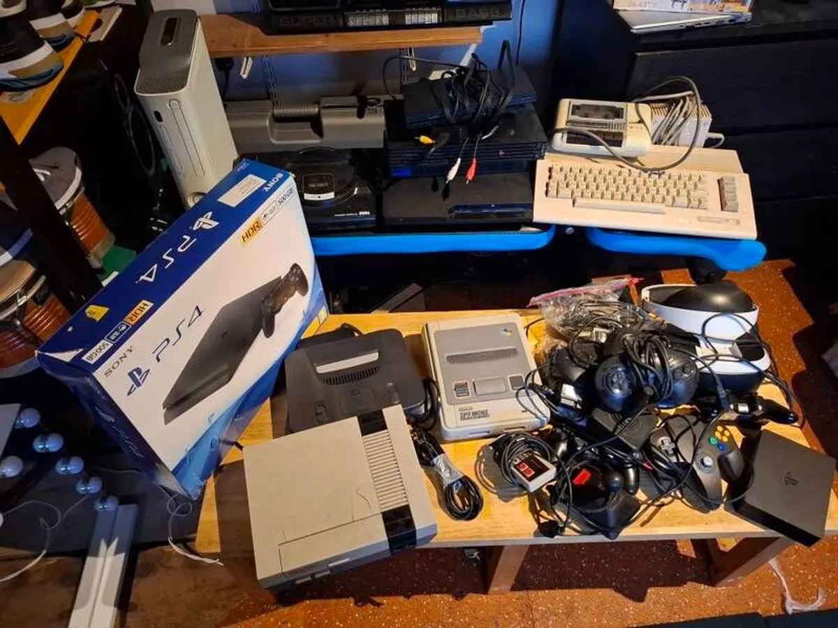 Gaming console job lot for parts untested - Image 2