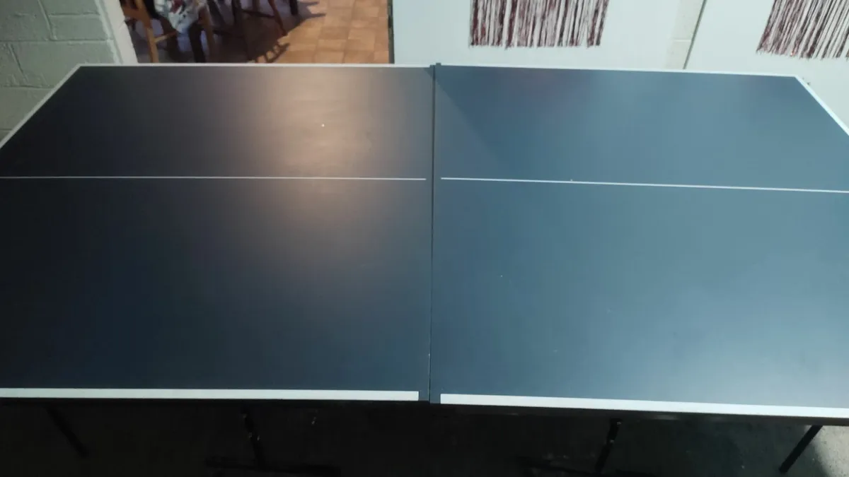 Table tennis table - Image 1