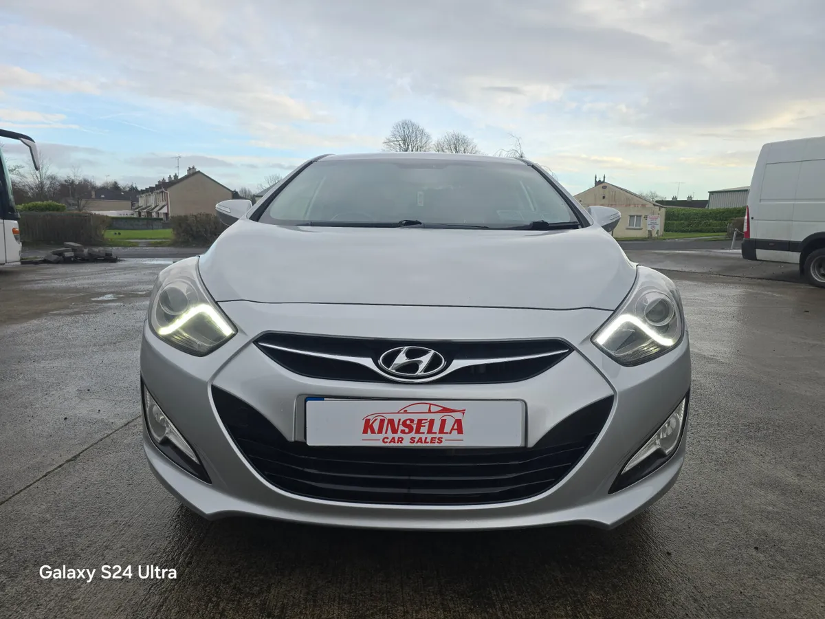 Hyundai i40  1.7 turbo diesel Executive - Image 2