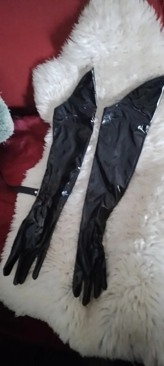 Crossdresser? Lingerie leatherlook wigs etc - Image 4