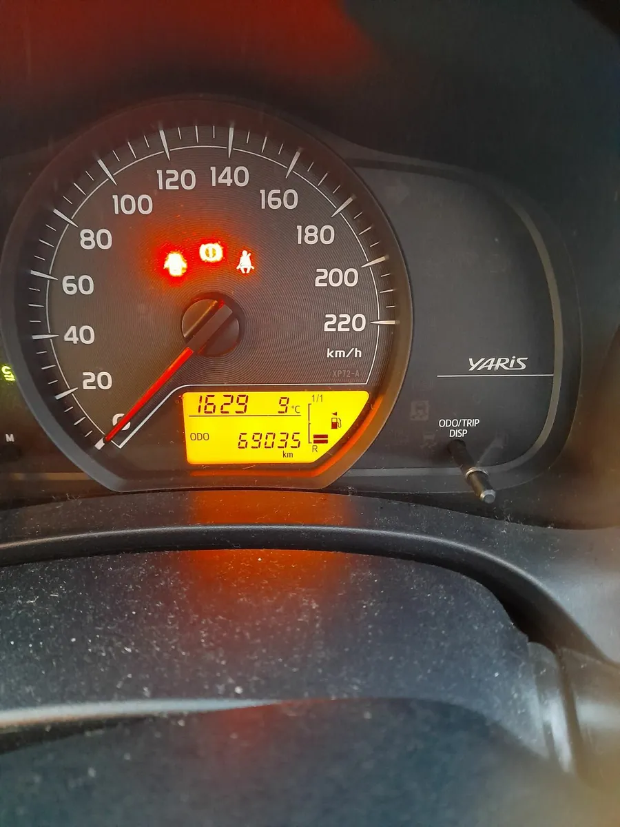 Toyota Yaris 2014 - Image 2