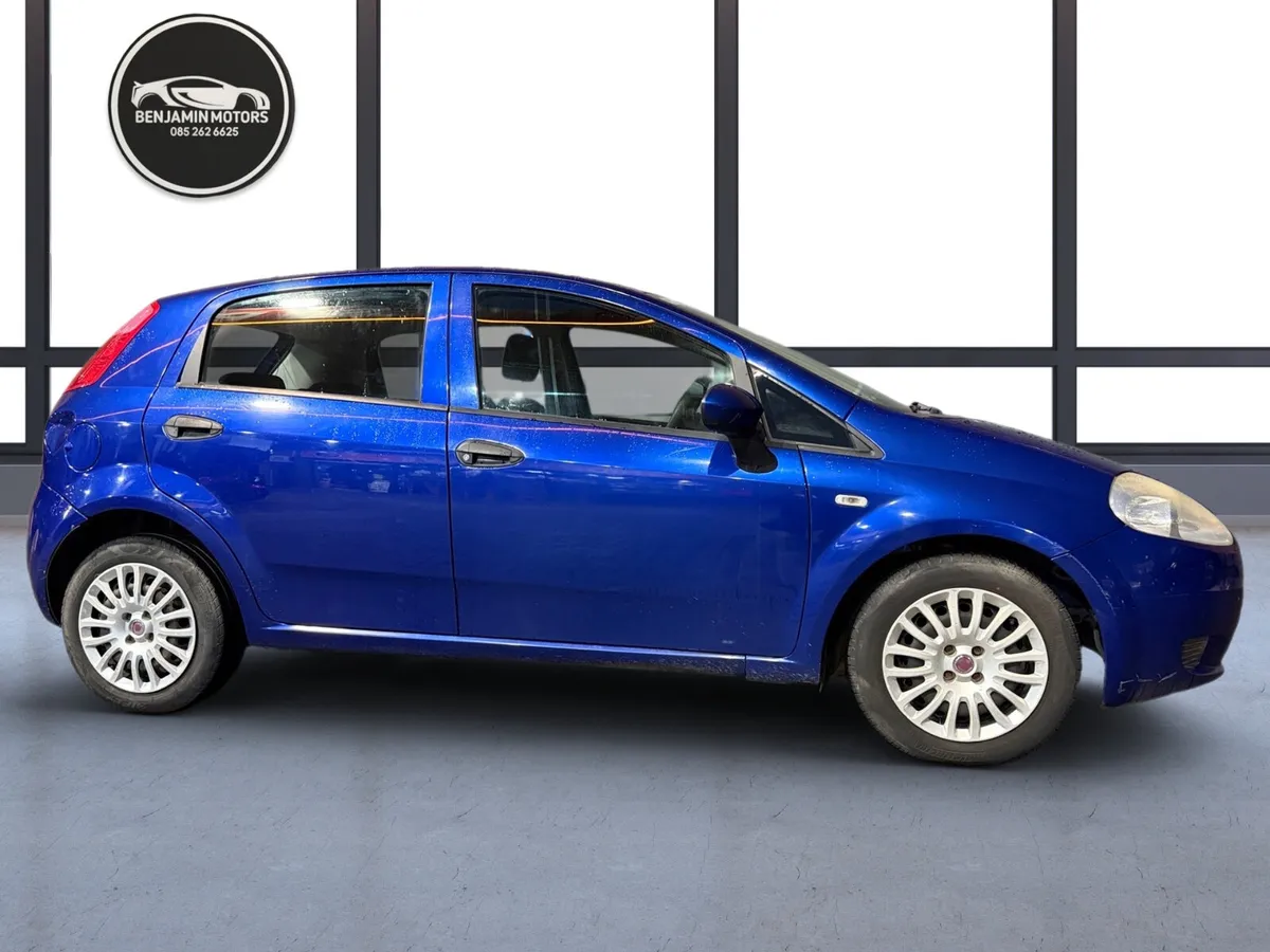 Fiat Punto 2009 Automatic 1.4 petrol Low Miles - Image 4