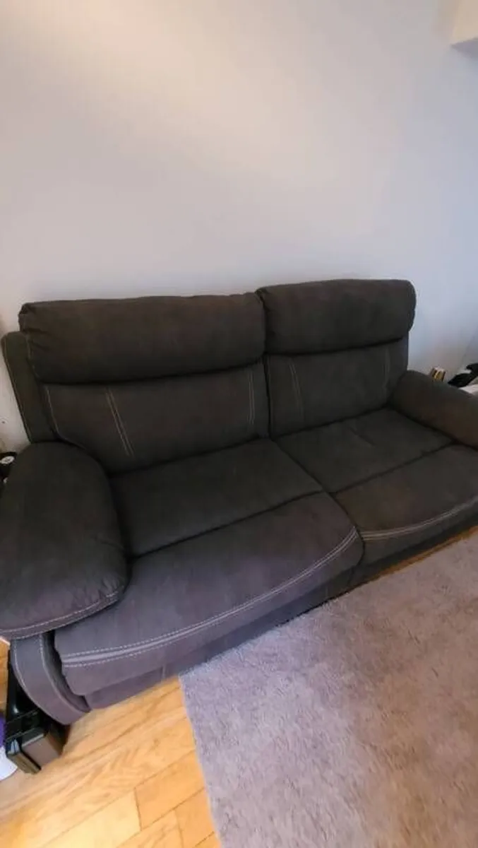 3 seater electric reclining sofa - Image 1