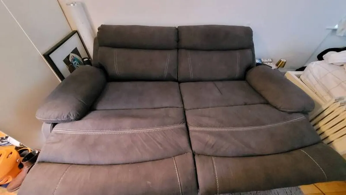 3 seater electric reclining sofa - Image 4