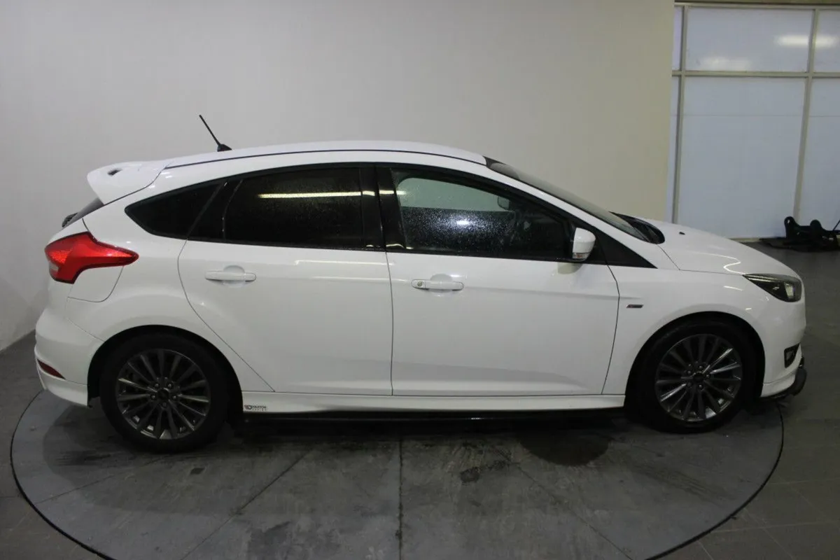Ford Focus 1.5 TDCi 120PS ST-Line Powershift - Image 3