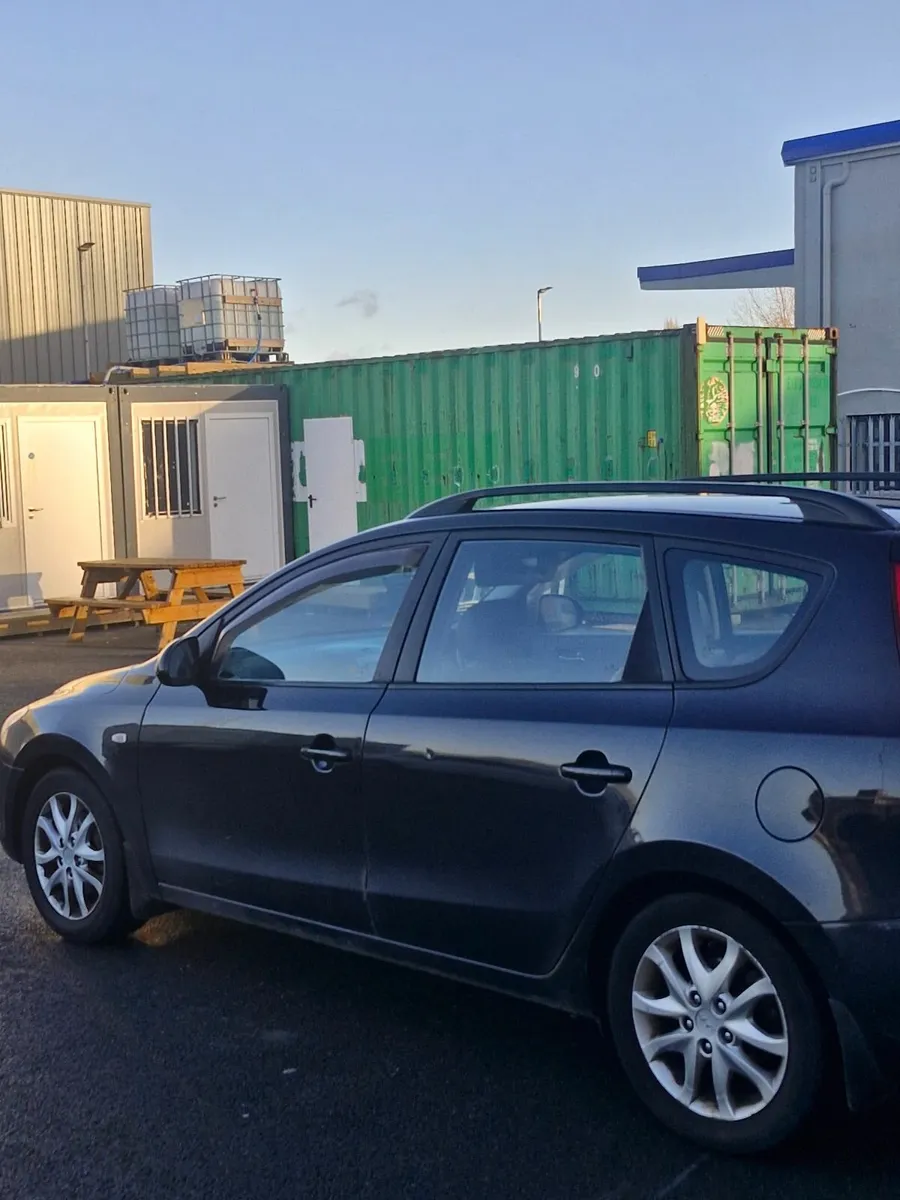 Hyundai i30 2010 - Image 2