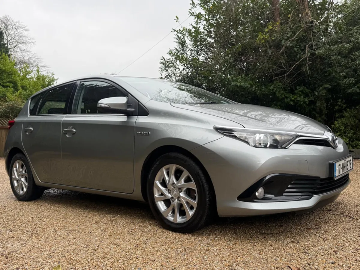 Toyota Auris HYBRID LUNA *Full Toyota Service Hist - Image 2