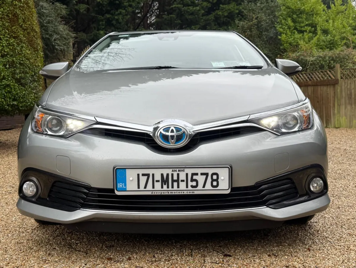 Toyota Auris HYBRID LUNA *Full Toyota Service Hist - Image 3
